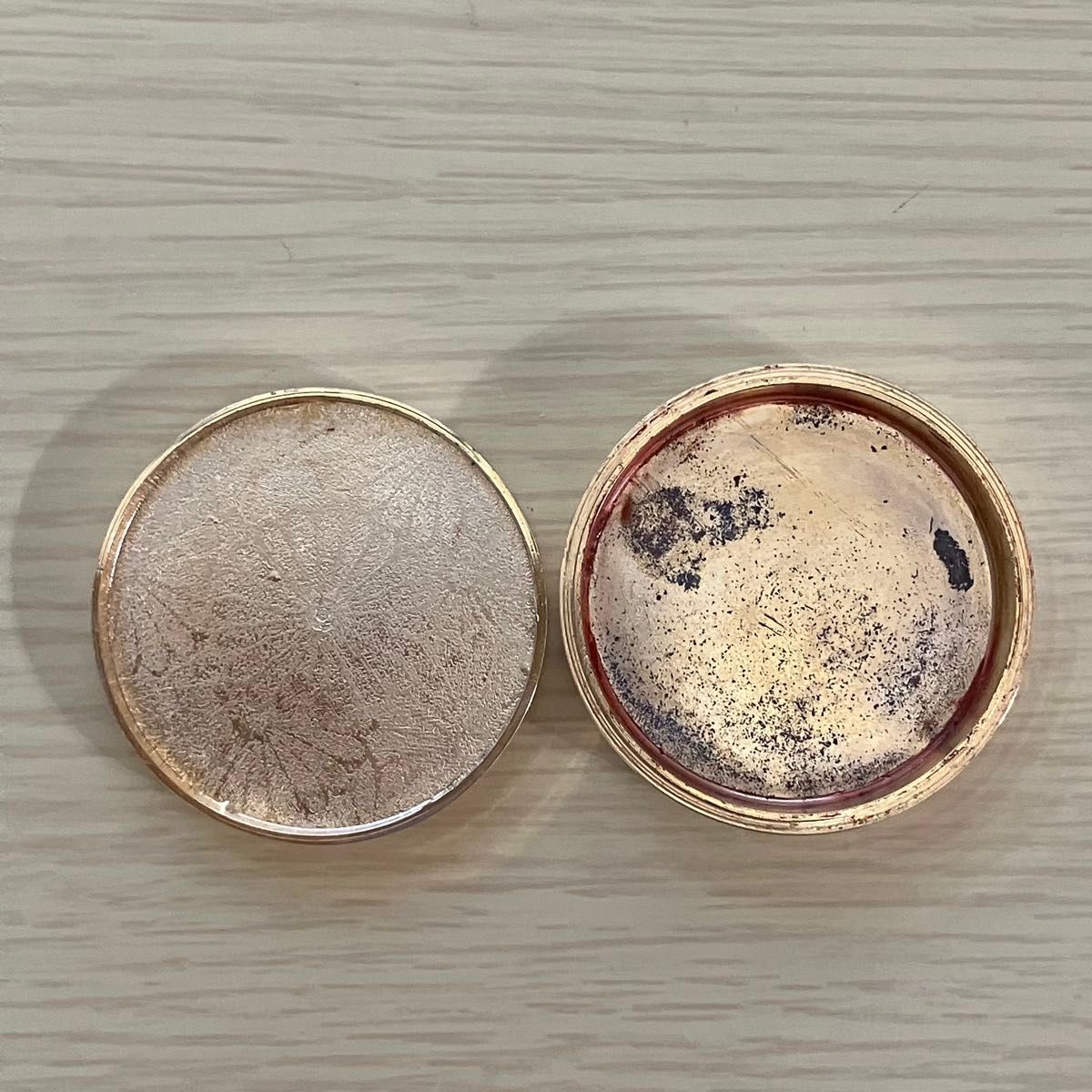 菊の御紋24KGP 朱肉入れ ゴールドカラー 金メッキ 菊紋 菊花紋様