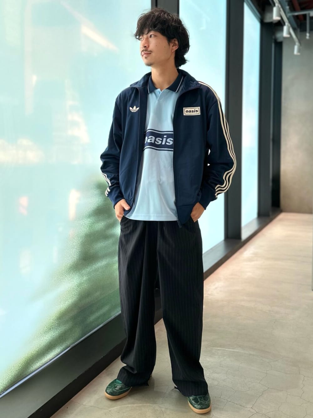 アディダス × オアシス】トラックジャケットにフットボールジャージも