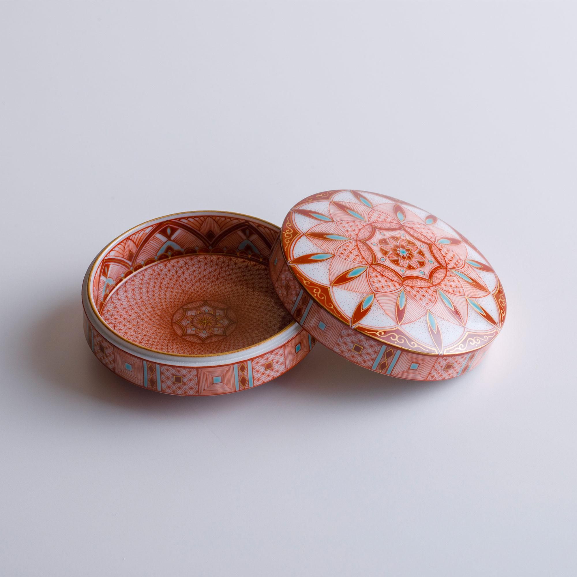 流】九谷焼 山本秀平造 赤絵細描唐草小紋珈琲碗一対 共箱 TG696