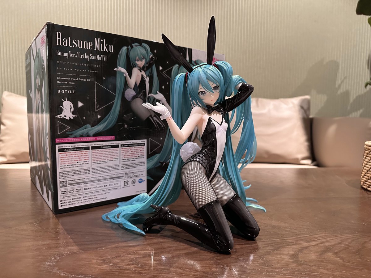 初音ミク バニーVer. Art by 三目YYB 1/4スケール 初音ミクバニーVer