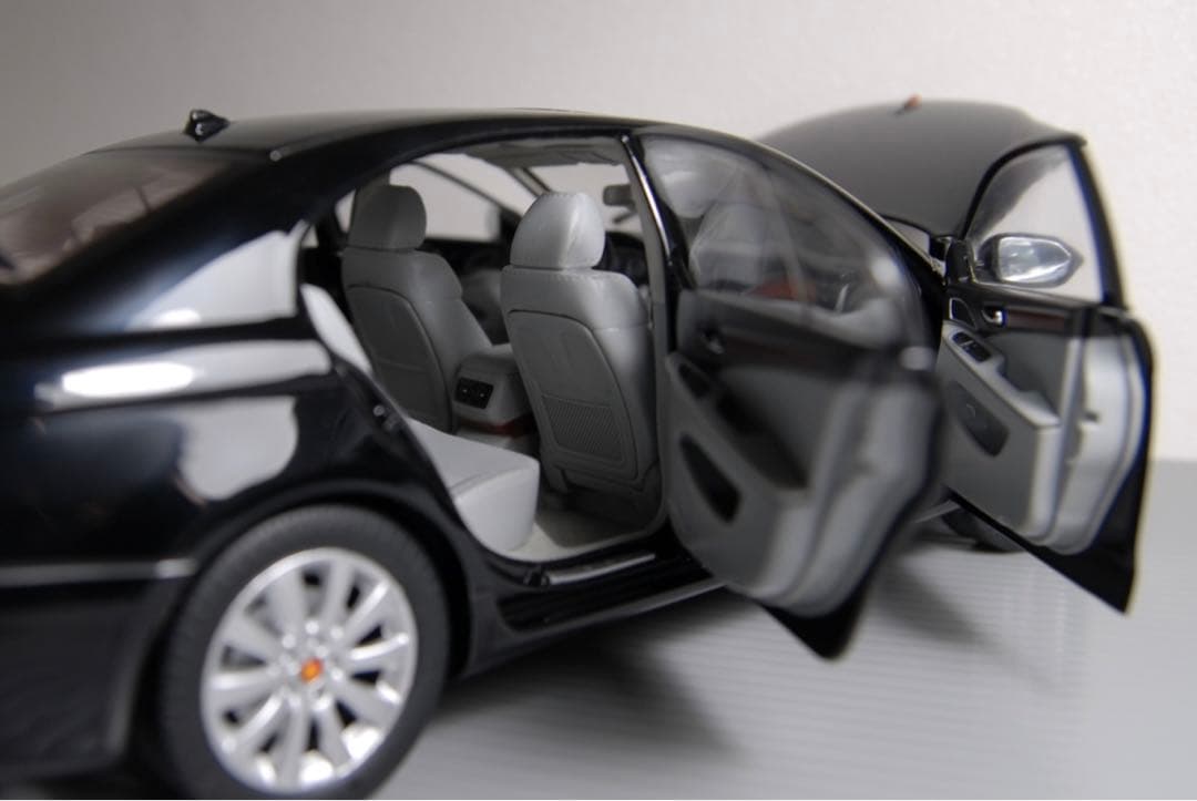 紅旗 H7 1/18 ミニカー 第一汽車 ホンチー