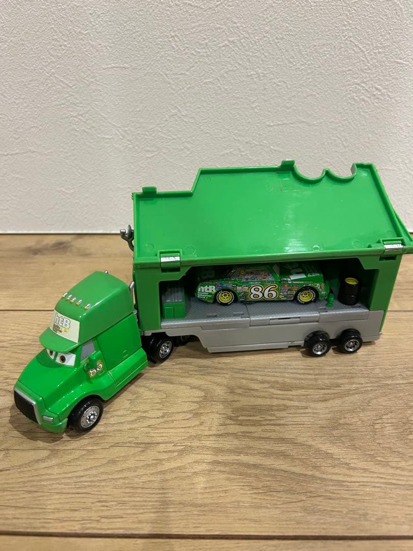 カーズ チック・ヒックス　ハウラーピータービルト　コンボイ